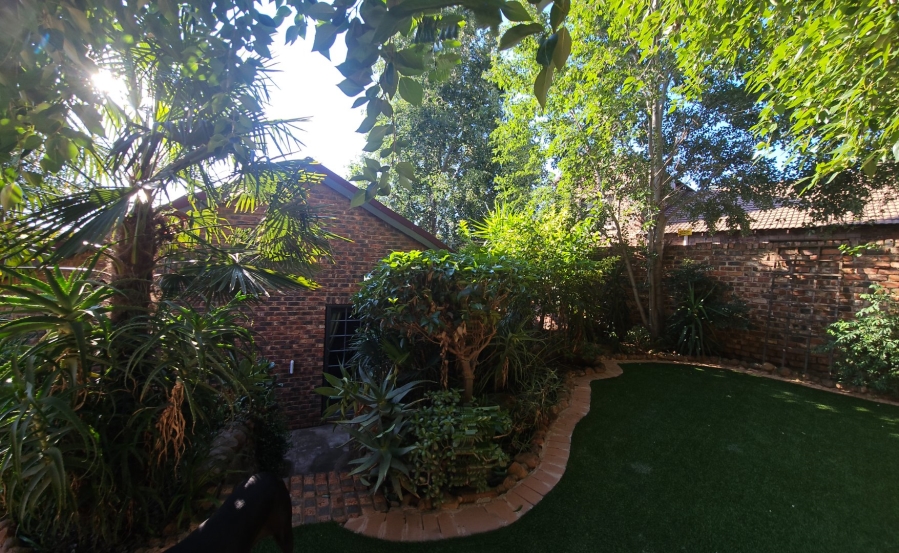 5 Bedroom Property for Sale in Langenhovenpark Free State